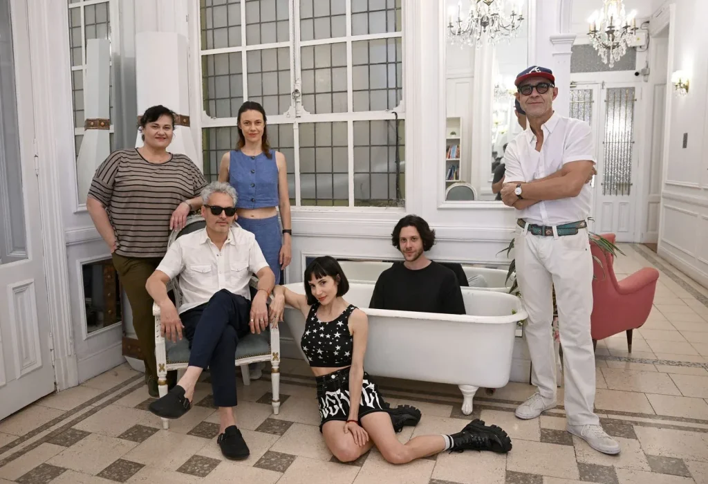 Lunática, con Magui Bravi y elenco