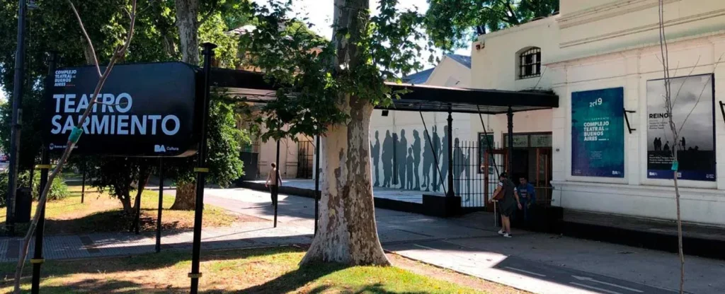 Frente del Teatro Sarmiento